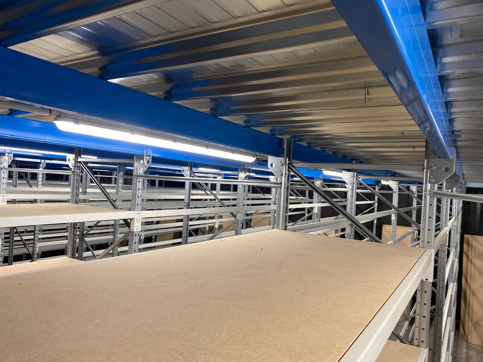 Mezzanine de 450m2 + rack léger - MANORGA