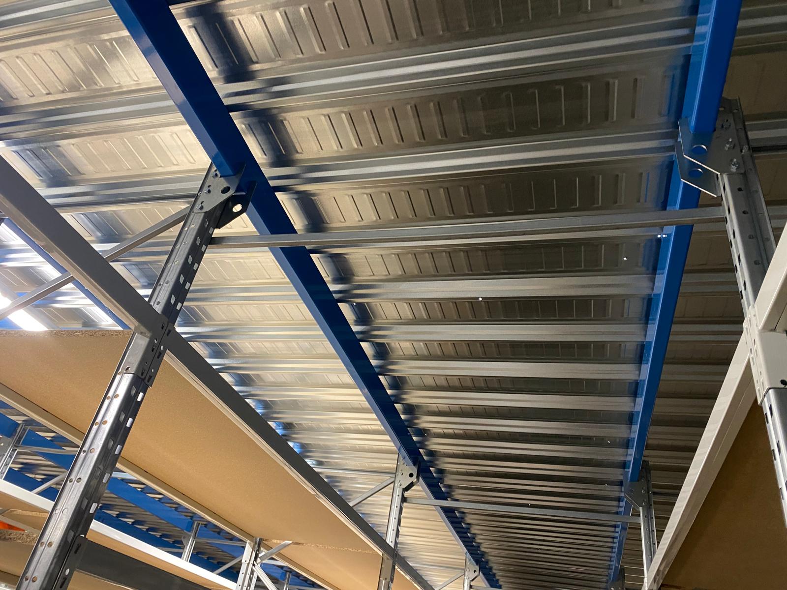 Mezzanine de 450m2 + rack léger - MANORGA