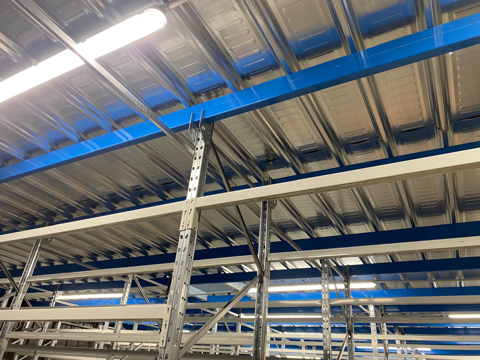 Mezzanine de 450m2 + rack léger - MANORGA