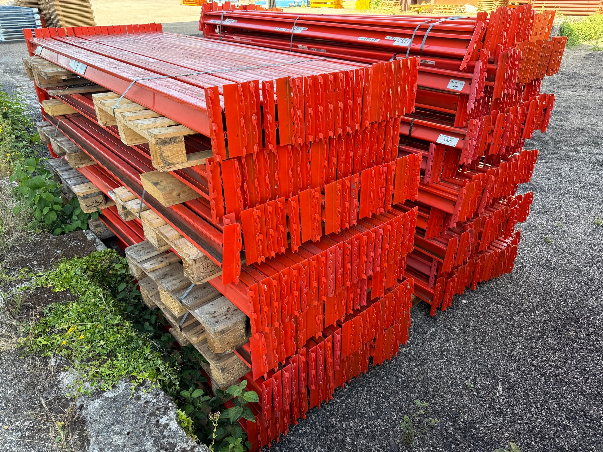 Rack à palettes - 5m de hauteur - 14m linéaire - 1500 kg par niveau - 45 emplacements palettes Europe