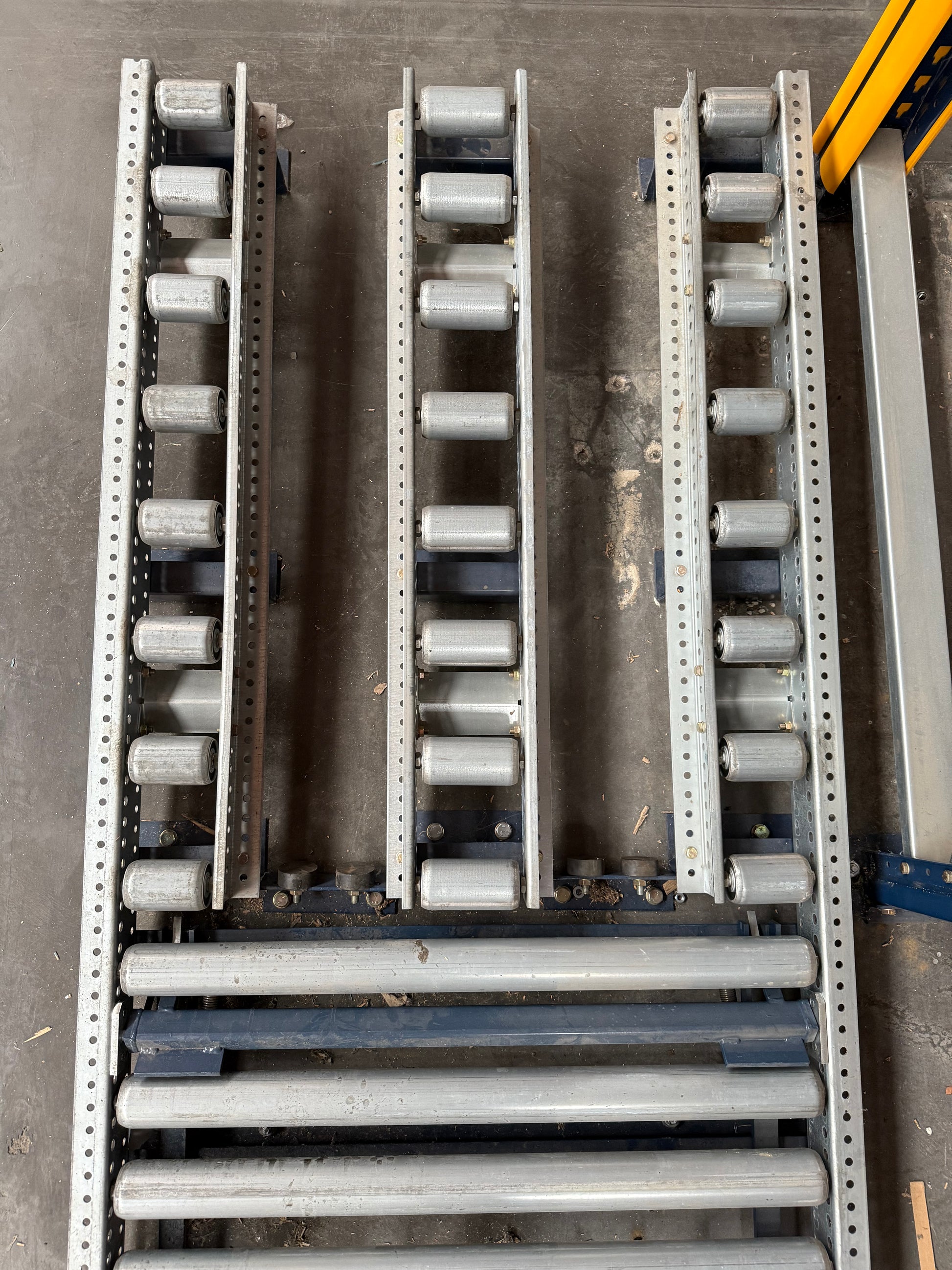 Convoyeur dynamique MECALUX pour 2 palettes Europe