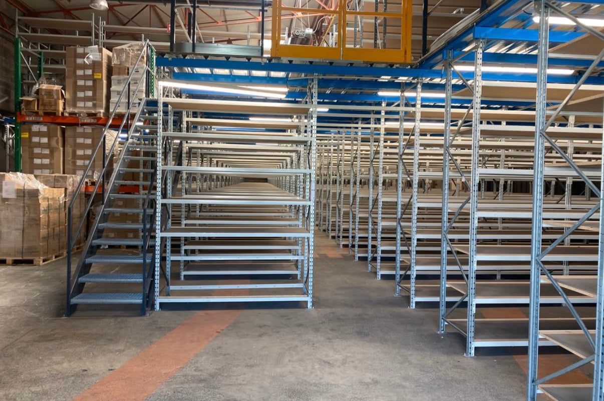 Mezzanine de 450m2 + rack léger - MANORGA